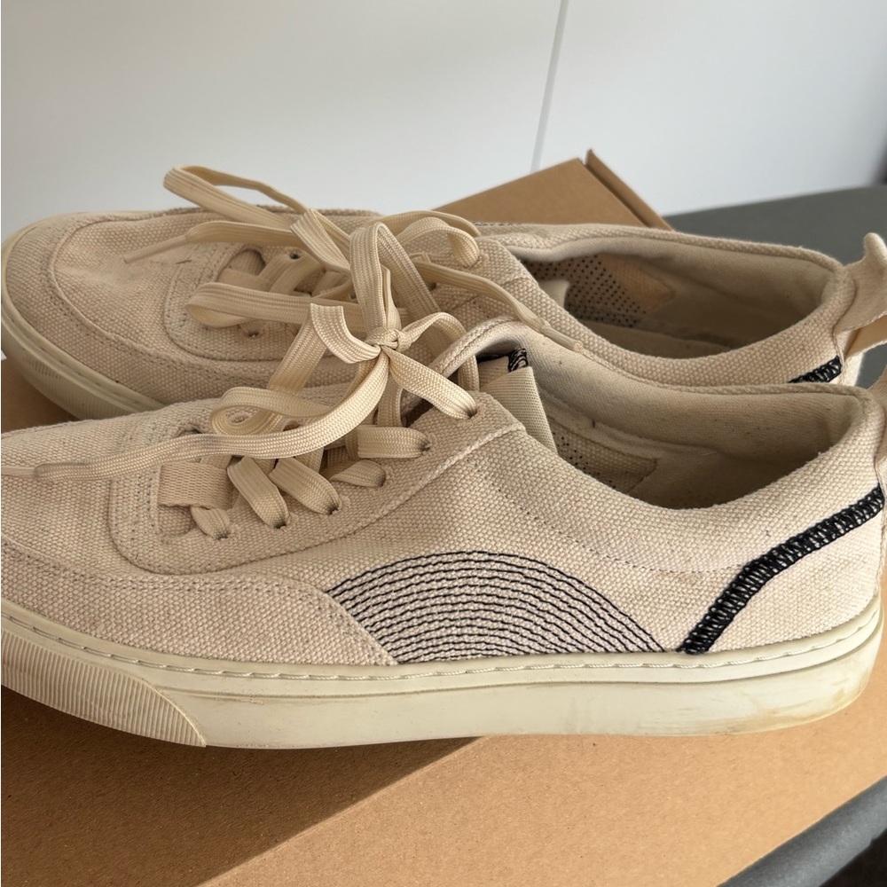 Everlane Cream Canvas Sneakers